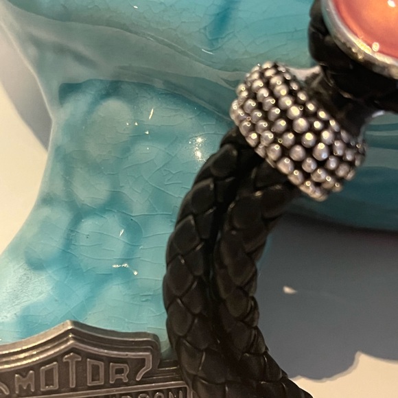 Closing closet. HarleyLeather snap bracelet with 2 snaps - Picture 7 of 7